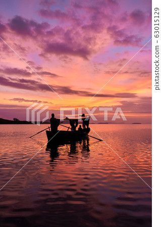 Morning Gondola Ride of Thung Yee Peng. 63015129