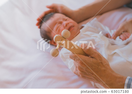 第10天出生後10天 63017180