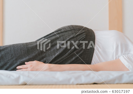 pregnant, pregnant woman, nap 63017197