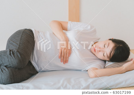 pregnant, pregnant woman, nap 63017199