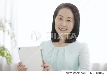 活躍的高級平板電腦終端 63018067