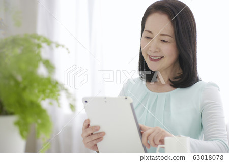 活躍的高級平板電腦終端 63018078
