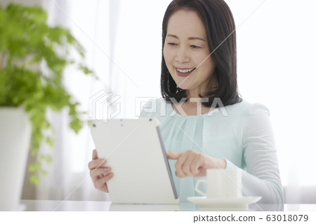 活躍的高級平板電腦終端 63018079