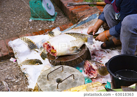 Luang Prabang Morning Market Women who fish 63018363