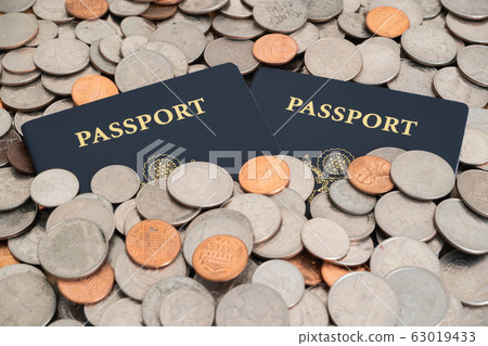 美國護照和硬幣 63019433