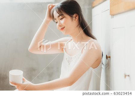 Beautiful woman, lovely, morning feel Beautiful woman, lovely, morning feel 63023454