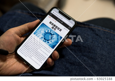 pinch, state of emergency, smartphone 63025188