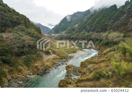 The flow of the Iya River in Miyoshi City, Tokushima Prefecture 63029412