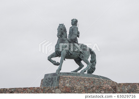 Monument to Empress Elizabeth Petrovna in the city 63029716