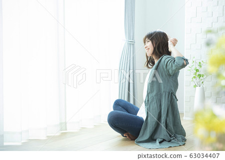 Young woman, stretching, sitting 63034407