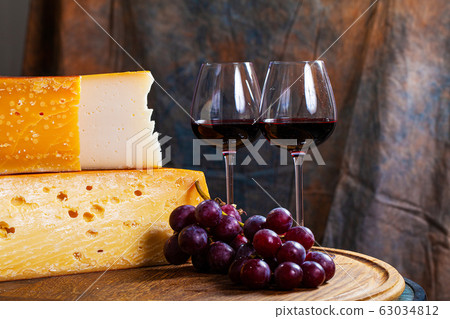 Elite cheese made from unskimmed cow's milk. Elite cheese made from unskimmed cow's milk. 63034812