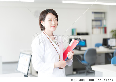 White woman 63035565