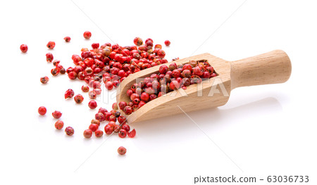 Red peppercorn in wood scoop on white background Red peppercorn in wood scoop on white background 63036733
