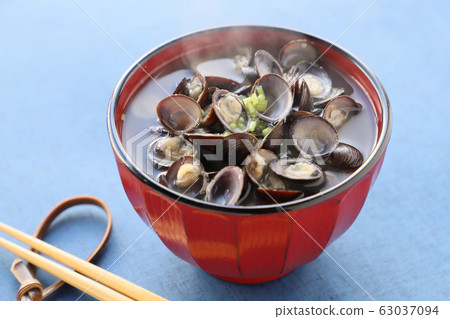 Shijimino miso soup 63037094