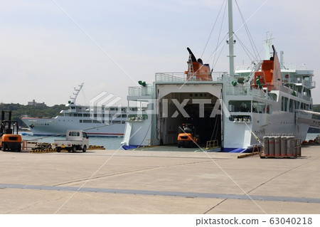 沖繩Nakijin渡輪Iheya III停泊在Unten Port客運大樓 沖繩Nakijin渡輪Iheya III停泊在Unten Port客運大樓 63040218