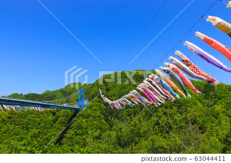 Koinobori dancing in the blue sky (Ryujinkyo Koinobori Festival) 63044411