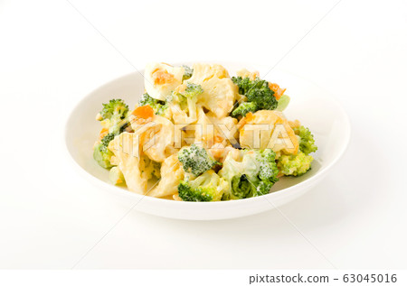 Broccoli and cauliflower salad 63045016