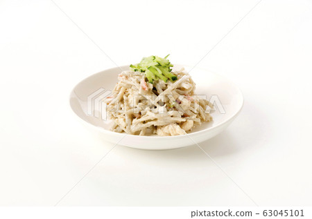 Burdock and boiled chicken salad Burdock and boiled chicken salad 63045101