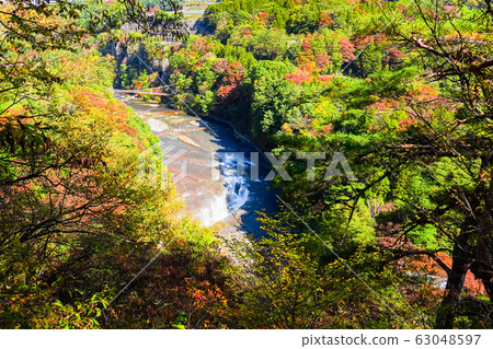 Fukiwari Waterfall (Autumn): From the First Lookout 63048597