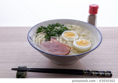 方便麵。 63050302