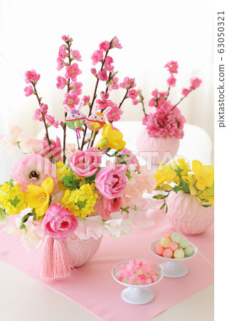 Hinamatsuri Flower Arrangement 63050321