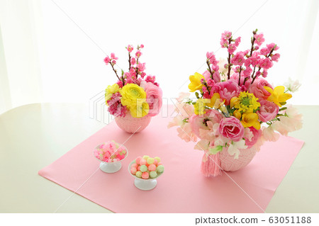 Hinamatsuri Flower Arrangement 63051188