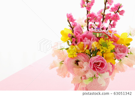 Hinamatsuri Flower Arrangement 63051342