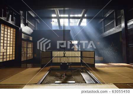 [Tsumagojuku, Nagano Prefecture] Light beam shining into Wakimotojin Okutani 63055450