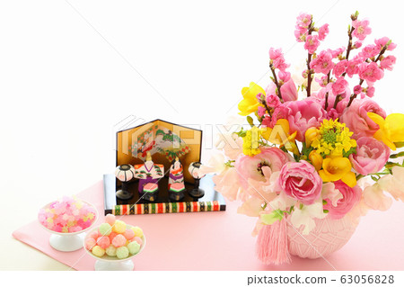 Hinamatsuri Flower Arrangement 63056828