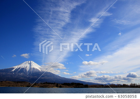 Fuji that releases clouds 1 (Mt. Fuji) Fuji that releases clouds 1 (Mt. Fuji) 63058058
