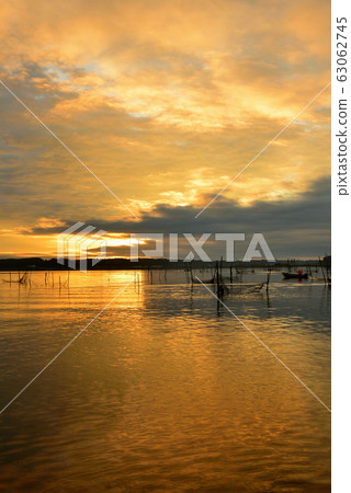 Sunrise scenery of Inba marsh, Chiba prefecture Sunrise scenery of Inba marsh, Chiba prefecture 63062745