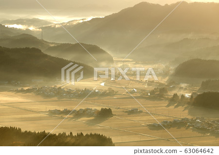 里山早晨里里山秋天黎明 里山早晨里里山秋天黎明 63064642