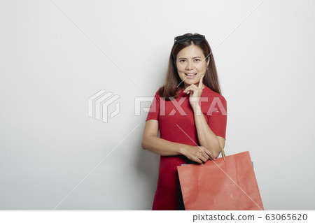 Asian woman holding Shopping bags Asian woman holding Shopping bags 63065620