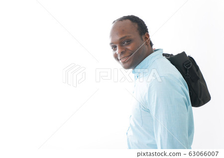 通勤的黑人商人 63066007