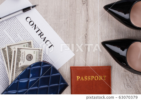 Contract, pen and wallet with american dollars. 63070379