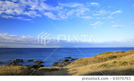 Cape (Spring) 63070763