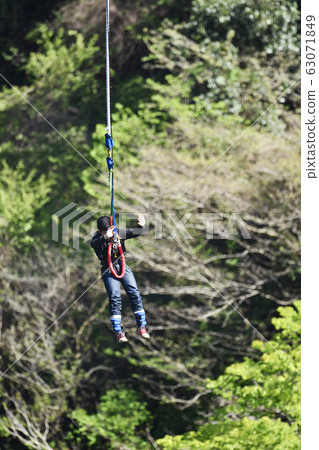 Men doing bungee jumping Men doing bungee jumping 63071849