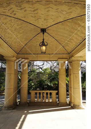 Old dry house 63075560