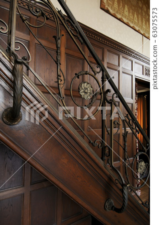 Old dry house 63075573