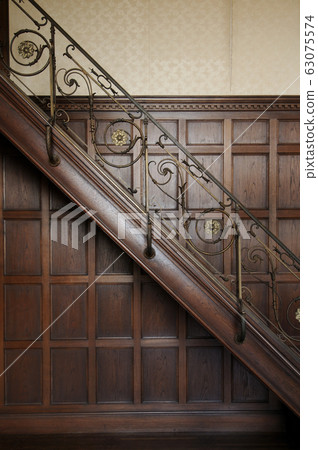 Old dry house 63075574