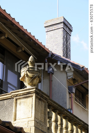 Old dry house 63075578