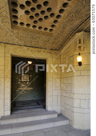 Old dry house 63075579