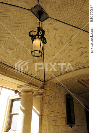 Old dry house 63075584