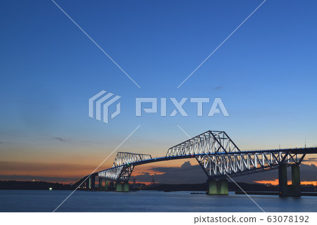 Evening view of Tokyo Gate Bridge 63078192