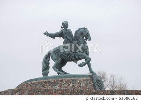 Monument to Empress Elizabeth Petrovna in the city Monument to Empress Elizabeth Petrovna in the city 63080168