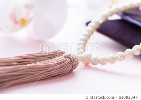 念珠和蝴蝶蘭 63082347