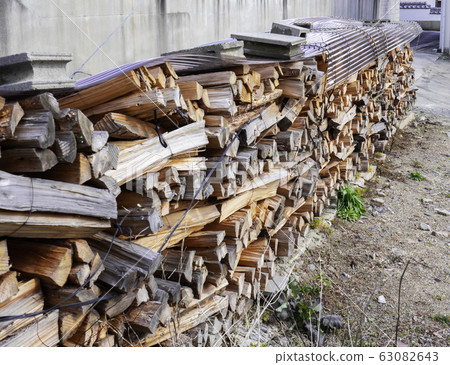 備前燒窯的柴火備前燒窯備前燒作坊備前燒本鄉本町岡山縣備前市 備前燒窯的柴火備前燒窯備前燒作坊備前燒本鄉本町岡山縣備前市 63082643