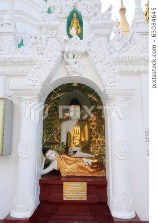 Famous tourist destination of Yangon (Myanmar) Golden pagoda Buddha statue at Shwedagon Pagoda 63084645