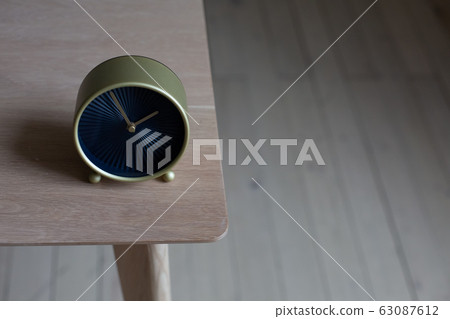 stylish clock alarm clock modern arrows table stylish clock alarm clock modern arrows table 63087612