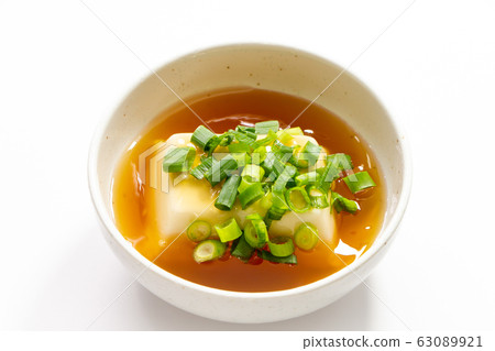 Ankake芝麻豆腐。 （白色背景） 63089921